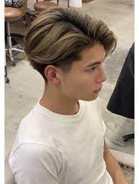 外国人風ミルクティーベージュハイトーン前下がりかき上げヘア l045959928 ファミーユ famille のヘアカタログ ホットペッパービューティー ヘアスタイリング メンズヘアカット ヘアカット asian men long hair men hair color asian haircut