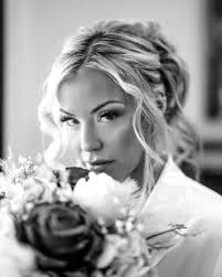 Wanted to post some of my fav B&W shots from Kristina & Dakota's wedding  day! 🖤🤍