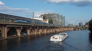 Albania, andora, armenia, austria, azerbaijan, bielorusia, belgia, bosnia e herzegovina, bulgaria, kroatia, chipro, chekia, dania, estonia, finlando. Als Einer Der Wenigen Ec Von Budapest Prag Berlin Hamburg Befahrt Ec 172 Hungaria Die Berliner Stadtbahn Statt Des Nord Sud Tunnels Bahnbilder De