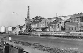 Industriedorp hoogkerk en de plaatselijke suikerfabriek vierverlaten zijn onlosmakelijk met elkaar verbonden. Hoogkerk Groningen Stad Foto