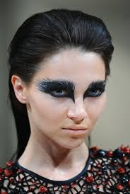 Black Swan Kostum Fur Damen Zu Halloween Und Fasching Selber Machen Schminkzeug Black Swan Kostum Raben Schminken