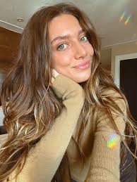 Any makeup arists that have availability for Thursday please last minute  event 😭