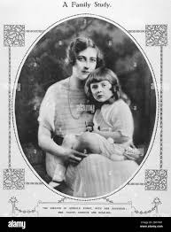AGATHA CHRISTIE (1890-1976) English detective novelist about 1925 with  daughter Rosalind by her first marriage Stock Photo - Alamy