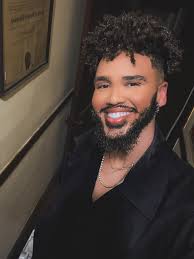 Seeking roommate in Chicago for clean space