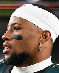 Saquon Barkley is one win away from winning a Super Bowl for his favorite  player's favorite NFL team 🔥🥶 Will he do it? 🤔 @nicekicksgridiron