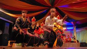 Jalur garis lantai yang dilewati penari disebut a. Asal Usul Dan Sejarah Tari Randai Sering Jalan