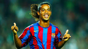 De 10 jaar oudere broer van ronaldinho, roberto, was een talentvolle voetballer. How Ronaldinho Changed Fc Barcelona Forever Oh My Goal Youtube