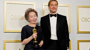 Полное имя — оуэн каннингем уилсон (owen cunningham wilson). Oscars 2021 Brad Pitt Sports A Dapper Tuxedo For A Classic Hollywood Look As He Poses Alongside Minari S Yuh Jung Youn Fresh Headline