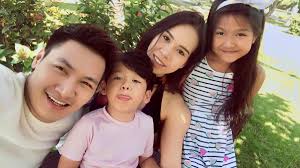 Gia đình Mạnh Trường hân hoan đón con thứ 3