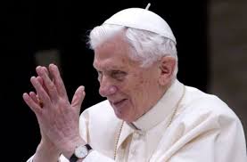 Stiftung hat zum ziel, eine theologie im geiste joseph ratzingers, des späteren papstes benedikt xvi., zu fördern. Es War Der Erste Auftritt Seit Seiner Ankundigung Den Stuhl Petri Aufzugeben Papst Benedikt Xvi Schlug Bei Der Generalaudienz Begeisterung Entgegen Schwarzwalder Bote