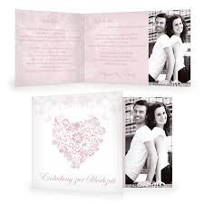 Möchte ich so eine traditionelle, kleine, romantische weiße kutsche drauf haben? Einladung Zur Hochzeit Mit Floralem Herz In Rosa Und Foto Carinokarten