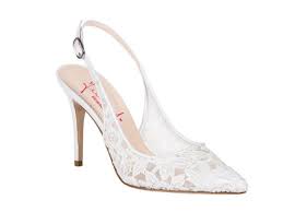 Le scarpe per il giorno del matrimonio svolgono un ruolo molto importante. Ferracuti Bridal Shoes Chanel Pointed Macrame 39 Scarpe Sposa Ferracuti Chanel A Punta In Macra Bridal Shoes Wedding Shoes Pumps Purple Wedding Shoes