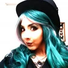 Holly Feather's Instagram, Twitter & Facebook