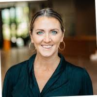 Kelly Chambers's Instagram, Twitter & Facebook