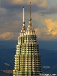 You get amazing views of the city here and it is definitely recommended if it is your first time visiting kuala lumpur. Petronas Twin Tower 1 The Skyscraper Center