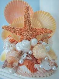 Cute Wedding Top For Anyone Having A Hawaiin Beach Wedding Beach Wedding Cake Toppers Seashell Crafts Beach Cakes