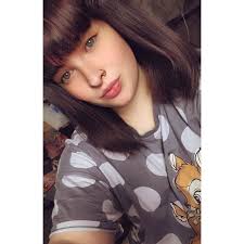 안녕하세요, Barbie: Margot Robbie가 "황홀한 저녁" 인형으로 옷을 입은 Greta Gerwig의 영화의 런던  프리미어에 도착했습니다.