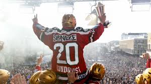 Последние твиты от frölunda indians (@frolunda_hc). Frolunda Captain Joel Lundquist Celebrating The Shl Win With 40 000 Fans Hockey