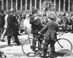 Street Scenes Of Berlin In The 1920s Street Scenes History Of Photography Berlin