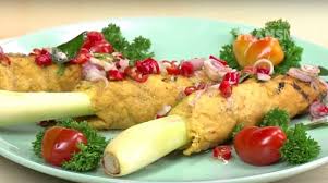 The cake is popular in indonesia, malaysia, singapore, vietnam, cambodia, laos, thailand, sri lanka, hong kong, china, and also the netherlands, especially among the indo community, due to its historical colonial ties with indonesia. Resep Sate Lilit Ikan Sambal Matah Menu Khas Bali Buatan Rumah