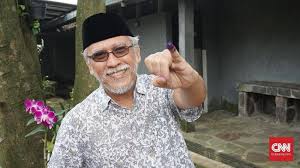 Iwan fals nyanyi sambil ngejek belanda | berikan pijar matahari (unofficial video dan lirik). Iwan Fals Gibran Bobby Maju 2024 Rame Tuh