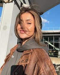 Aileen Henderson's Instagram, Twitter & Facebook