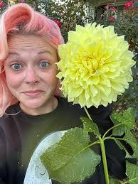 Russell Reiter's Instagram, Twitter & Facebook