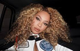 Beyoncé posts a selfie showing her face card after haters try to diminish  her beauty.