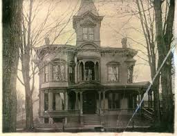 Résultat de recherche d'images pour "creepy houses haunted"