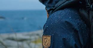 There are plenty of raincoats out there to choose from, but they don't all offer the same level of protection. Ø±ÙˆØ­ Ù†Ø¨Ù„Ø§Øª ÙƒÙŠÙ„ÙˆÙ…ØªØ±Ø§Øª Difference Between Waterproof And Water Resistant Jackets Outofstepwineco Com