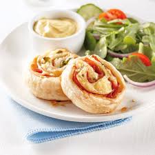 Roules Chauds Au Jambon Et Fromage Suisse 5 Ingredients 15 Minutes In 2020 Food Kids Meals Yummy