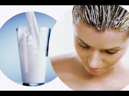 какие маски для волос можно сделать в домашних условиях Kefirnaya Maska Dlya Volos V Domashnih Usloviyah Eto Potryasayushaya Vozmozhnost Sdelat Lokony Bolee Obemnymi I Blestyashimi Shevelyura Maski Dlya Volos Volosy Krasota