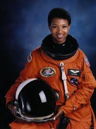 Astronaut Mae Jemison First African American Woman In Space As Sts 47 Endeavo In 2020 Famous African American Women African American Art Women African American Women