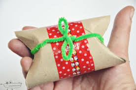 Auch kinder können die geschenkverpackung sehr einfach basteln. 1001 Ideen Fur Basteln Mit Klorollen Zum Nachmachen