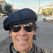 Have a great Xmas eve 🎸 🎩 🤘🏻 #Slash #christmas 🎅🎄🕊️🥂