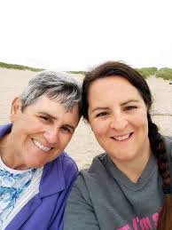 Hi all, Had my fancies for over three years now, thinking about putting  snails in to clean my plants, what snails do people suggest? Are Mystery  snails my best option? Any help