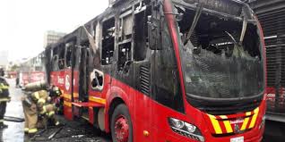 En transmilenio hoy no operarán 16 estaciones: Bogota Bus De Transmilenio Se Incendio Troncal De Carcas Con Calle 13 Colombia Hoy Fuera Del Futbol Futbolred