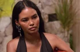 Carrie Mines's Instagram, Twitter & Facebook