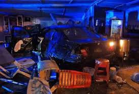Bila lagi nak naikkan ekonomi melayu? Kereta Bmw Terbabas Rempuh Kedai Astro Awani