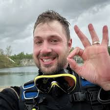 Dive industry may be giving me grey hairs, but at least I'm the first one  out diving the new Sherwood Forge rubber fins! 🤣👴🏼