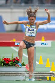 Gesa felicitas krause (* 1992), deutsche leichtathletin selina shirin müller (* 1993), deutsche sängerin und schauspielerin einzelnachweise  quelltext bearbeiten  File 2018 Dm Leichtathletik 3000 Meter Hindernislauf Frauen Gesa Felicitas Krause By 2eight Dsc9060 Jpg Wikimedia Commons