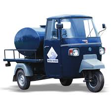 イタリアの老舗スクーターメーカー ピアジオ が製造するオート三輪 ape 発展途上国で大活躍しているのは周知の事実ですが それでもやっぱりフィリピンで活躍している ape の変幻自在っぷりがスゴイのです そこで今回は ape の多方面での活躍っぷりを 画像