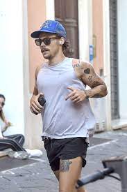 Their next tour date is at the sse hydro in glasgow, after that they'll be at. Twitter Is Swooning Over Harry Styles Going For A Jog In Italy