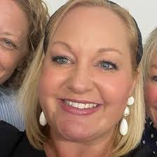 Amanda Blume's Instagram, Twitter & Facebook