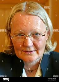 ARCHIV ** Monika Harms in Leipzig am 15. Juni 2004. Fuer  Generalbundesanwaeltin Monika Harms ist die fruehere RAF-Terroristin  Brigitte Mohnhaupt ein ganz normaler Fall. "Auch jemand, der schwere Schuld  auf sich