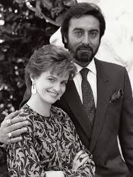 Nach abschluss seines geschichtsstudiums 1972 zog es kabir bedi nach bombay. Kabir Bedi Biography Age Height Wife Children Family Facts Caste Wiki More Actors Vintage Bollywood Most Beautiful Eyes