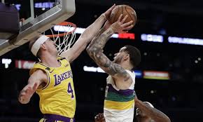 I really really want caruso to do well, and i get how it's funny that he's this balding white guy who can also dunk like crazy and has had some legitimately good nba games, so i know where people are. Pelicans Vs Lakers Alex Caruso S Block On Lonzo Ball Had Fans In Awe