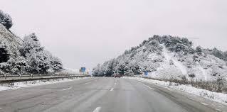 Este edificio de apartamentos de la principales actividades en aix les milles. De La Neige Ce Dimanche 10 Janvier Dans Les Bouches Du Rhone Les Photos Bouches Du Rhone Frequence Sud Fr