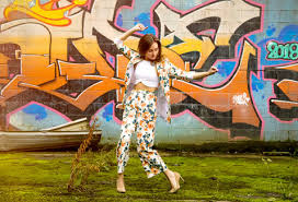 Последние твиты от typh barrow (@typhbarrow). Typh Barrow Kulturfabrik