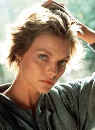Young Michelle Pfeiffer With Short Hair 1985 In 2020 Michelle Pfeiffer Michelle Short Hair Styles